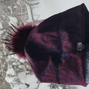 TOQUE WITH FUR POMPOM